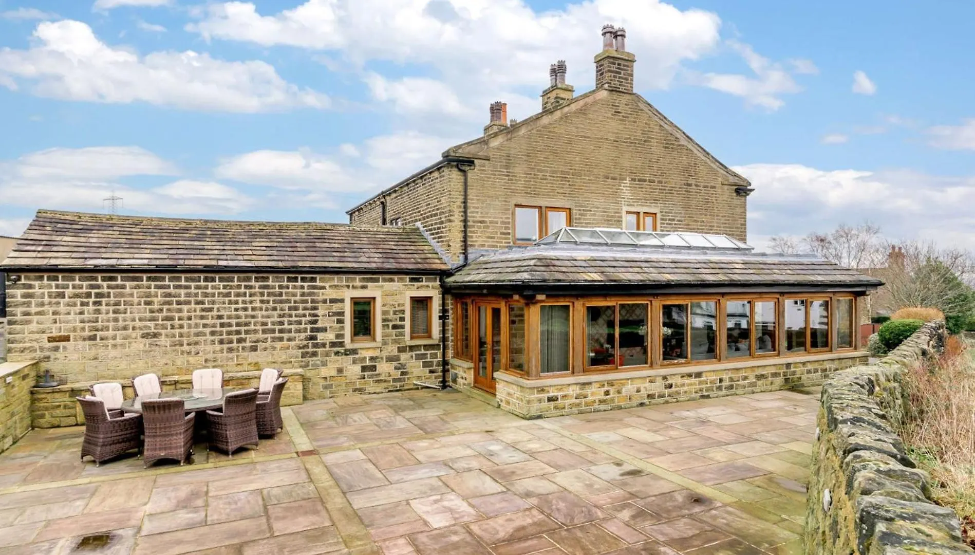 3 Bed In Halifax 90209 Villa Sowerby Bridge 0*,  United Kingdom