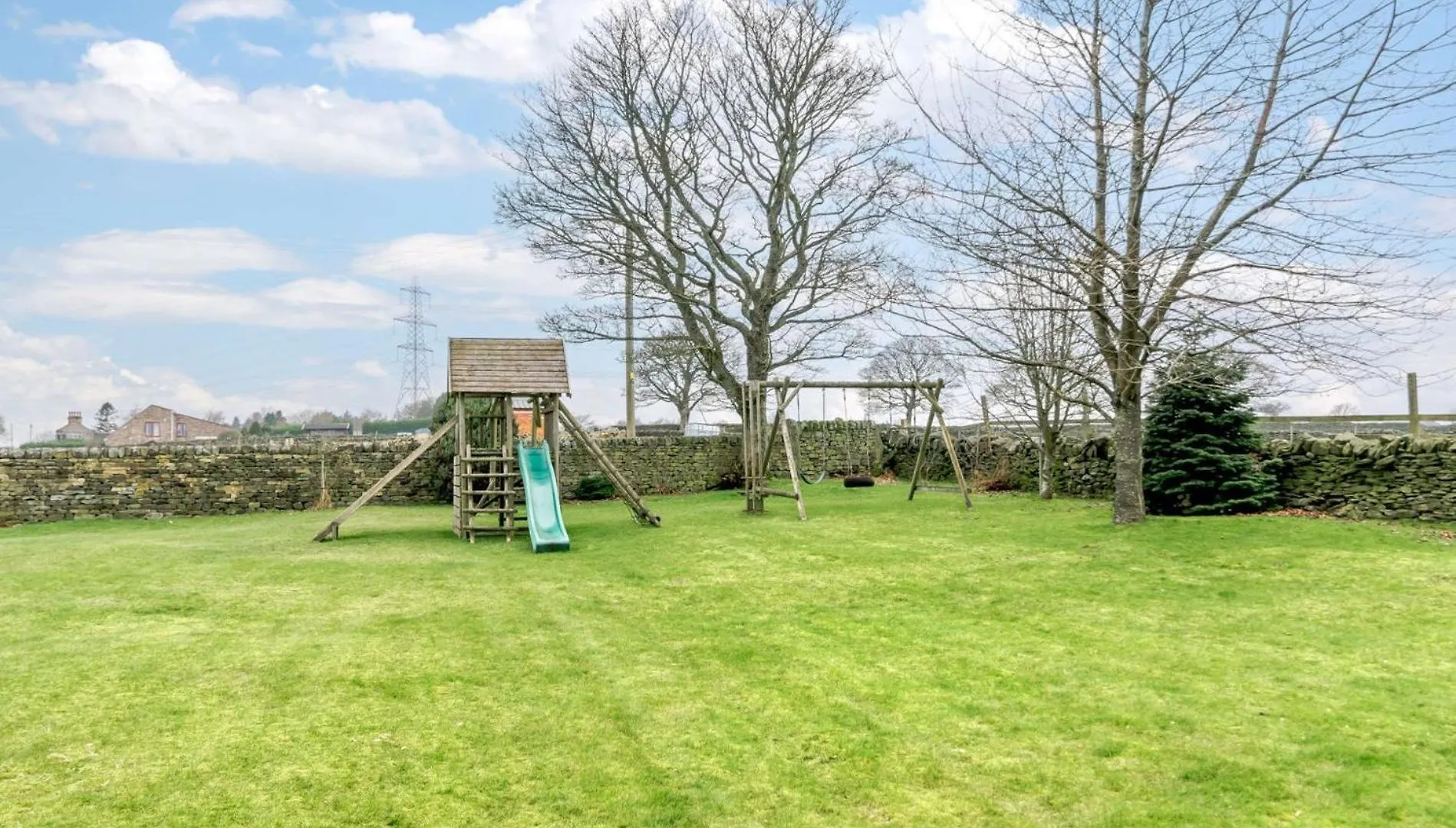 3 Bed In Halifax 90209 Villa Sowerby Bridge